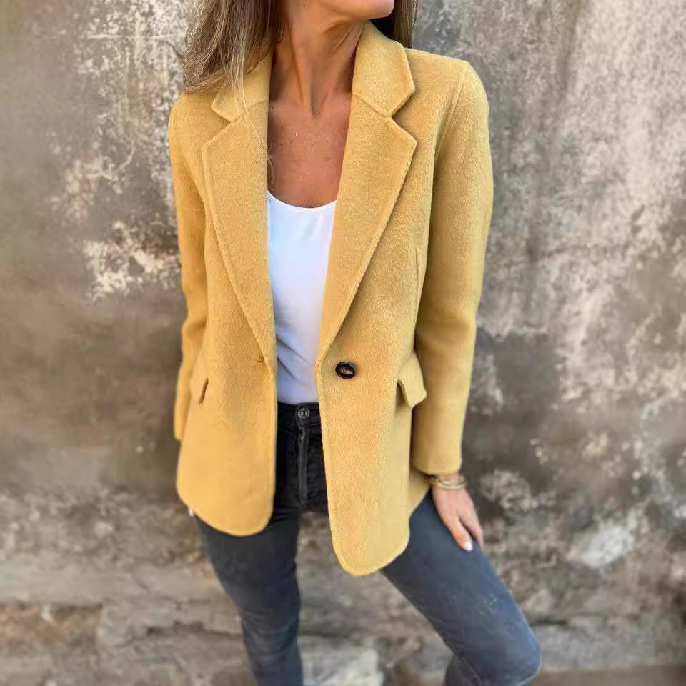 Fashionable women's blazer in soft fabric with elegant details Lune London