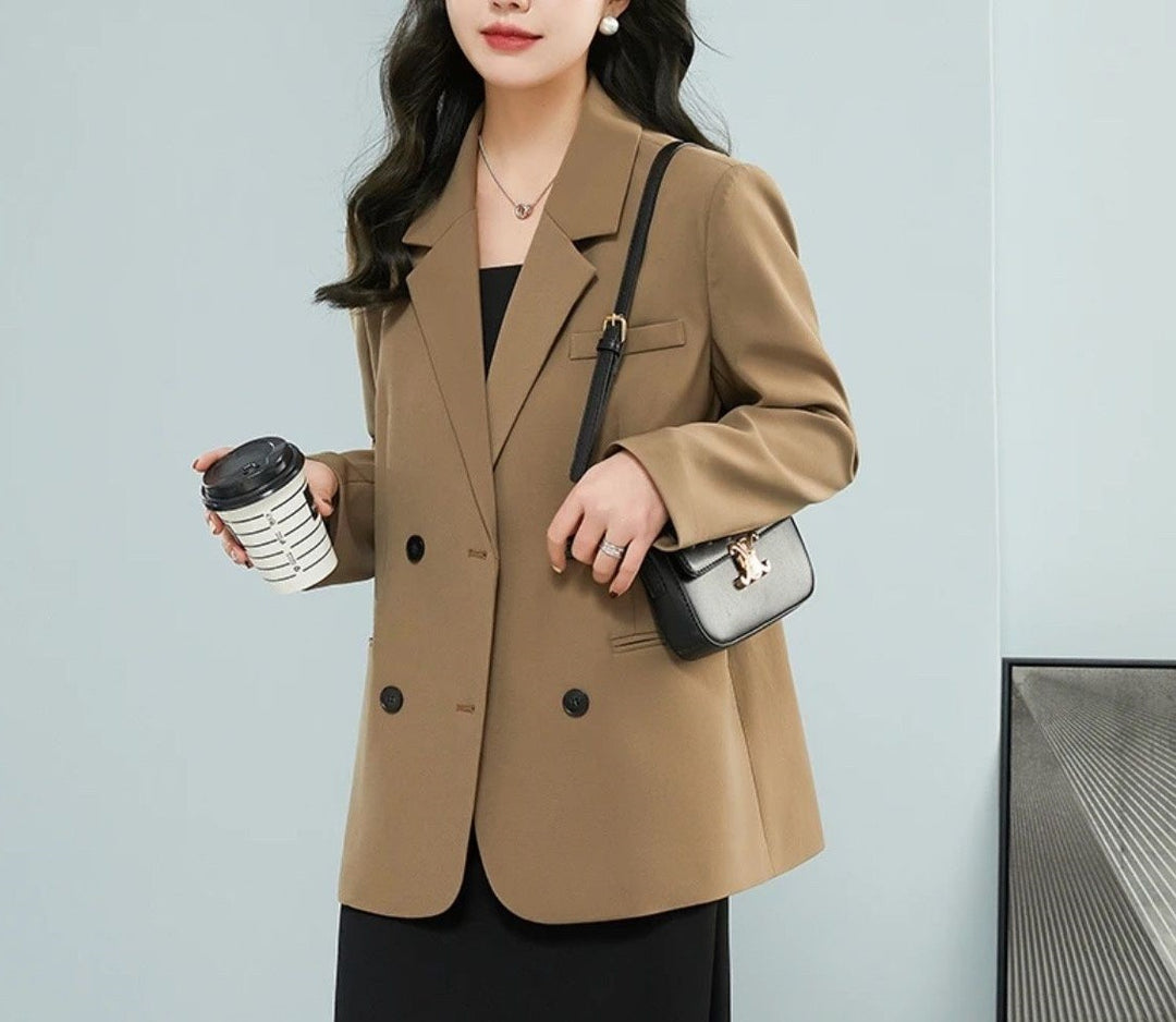 Blazer oversized élégant pour femmes avec patte de boutonnage double et détails élégants Chic & Stil