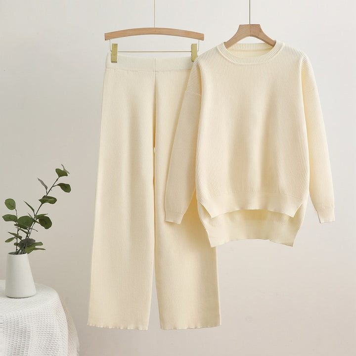 Comfortable knitted lounge set for women with drop shoulders Lune London