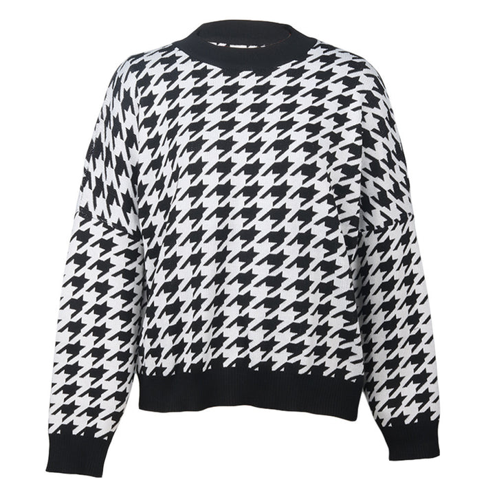 Casual knit sweater for women with a modern houndstooth pattern and a loose fit Lune London