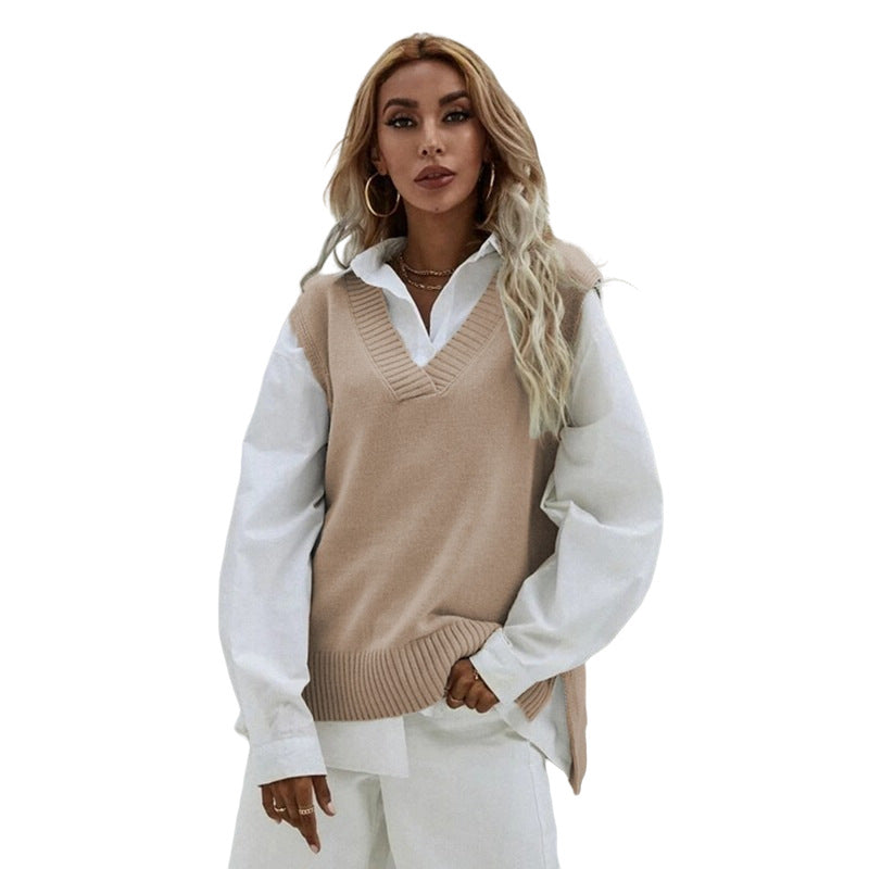 Knitted sweater for women with V-neck and ribbed texture Lune London