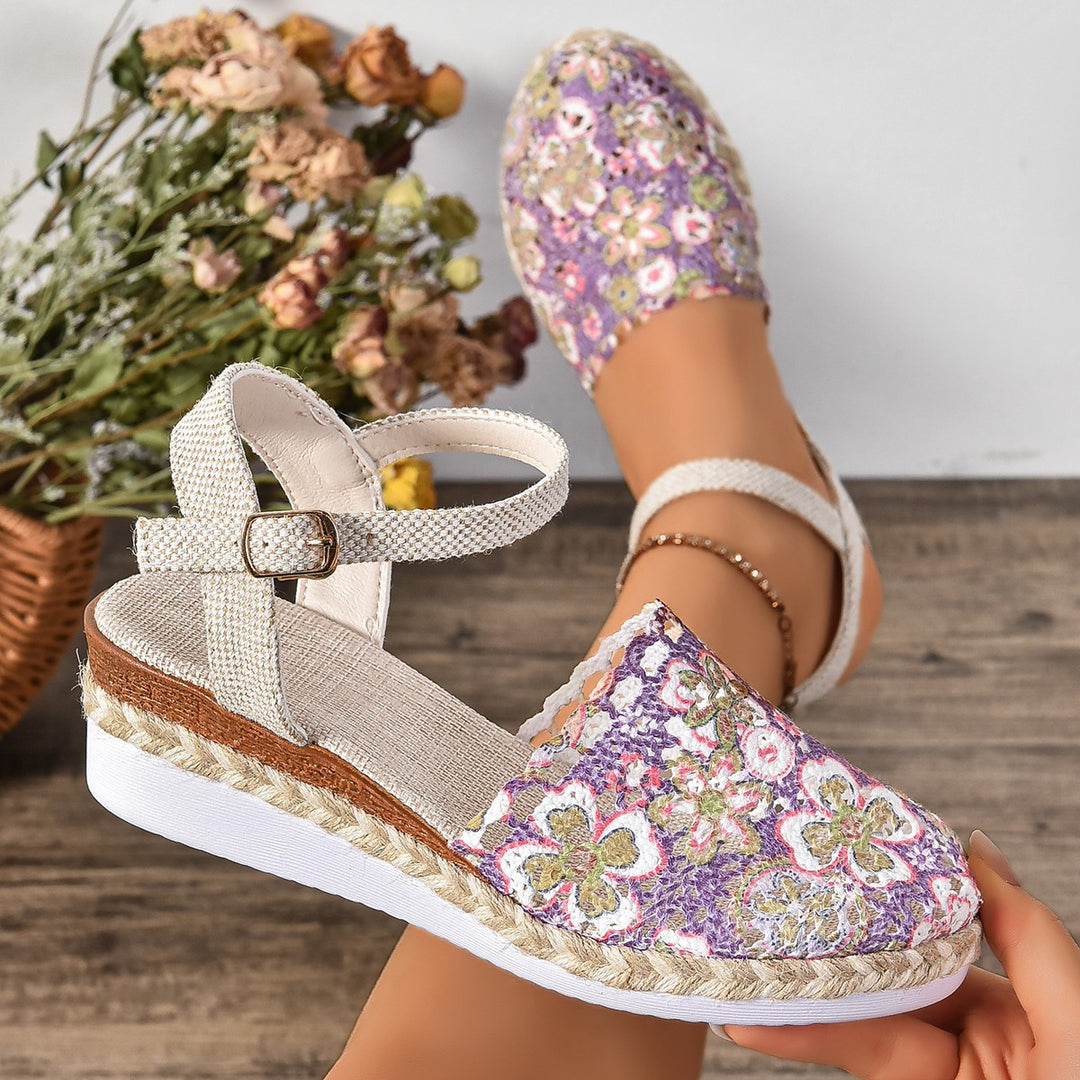 Ladies espadrilles with an elegant crochet design and a comfortable sole Lune London