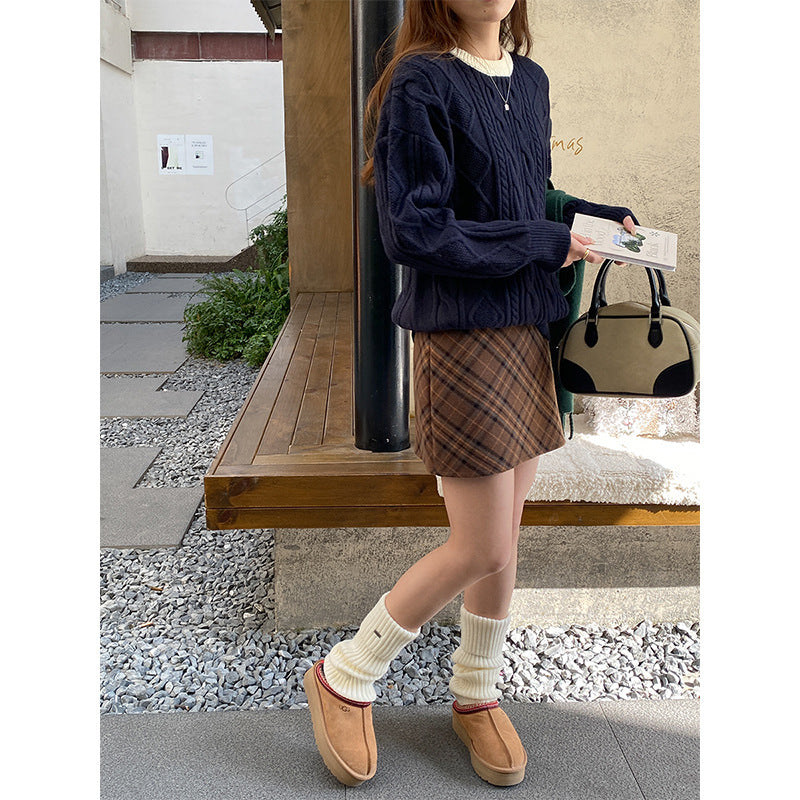 Women's chunky knitted pullover with cable pattern Chic & Stil
