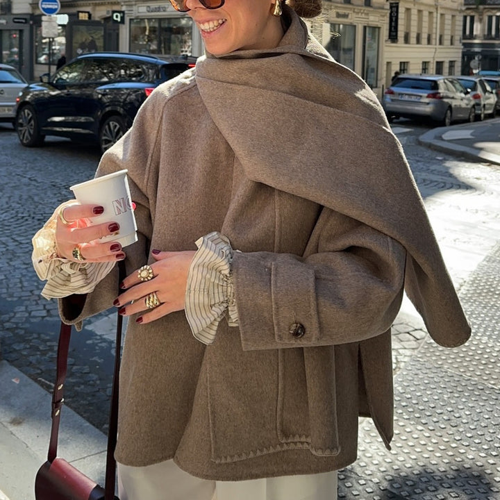 Fashionable wool coat for women with an oversized fit and an elegant lapel Lune London