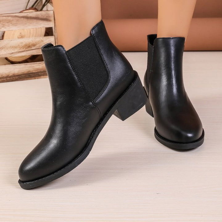 Women’s Chelsea boots in vegan leather with elastic panels on the sides Lune London