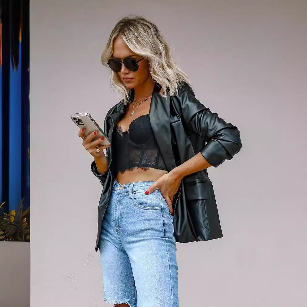Casual high-waisted flared jeans for women with distressed details Lune London