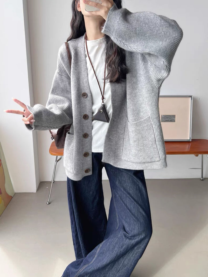Cardigan Douillet pour Femme avec Grandes Poches et Détails de Boutons Chic & Stil