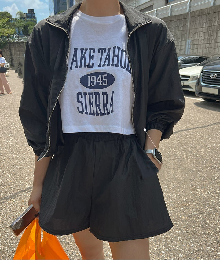 Women's sporty combo set with hoodie and shorts Chic & Stil
