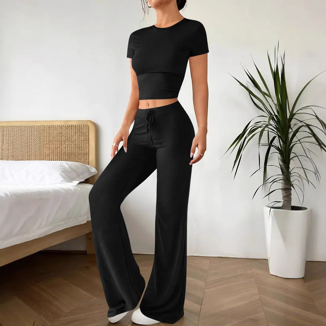 Casual lounge set for women with crop top and loose fit Lune London