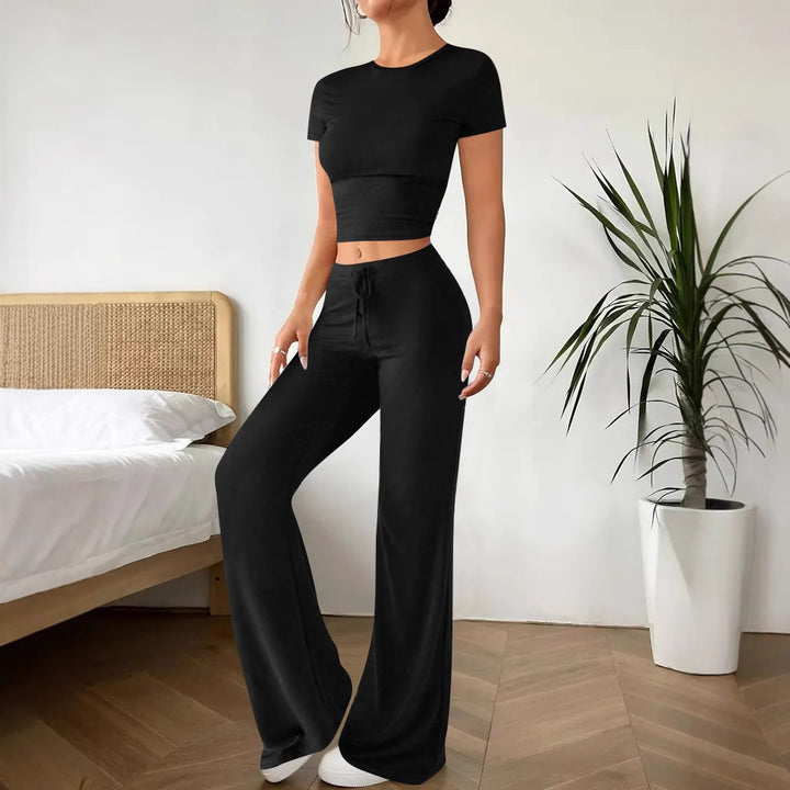 Casual lounge set for women with crop top and loose fit Lune London