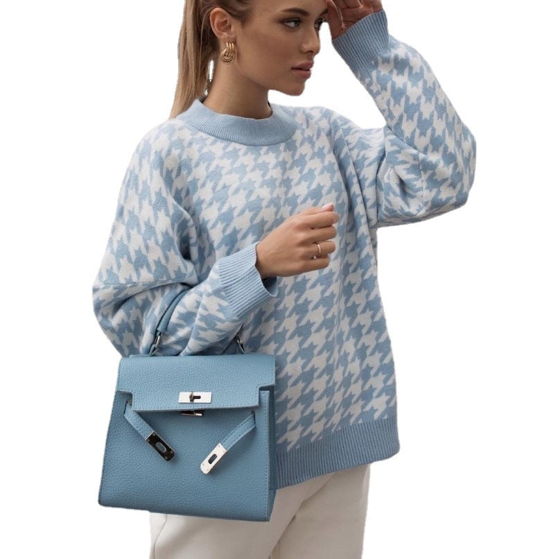 Women's chunky knit sweater with a modern houndstooth pattern and a relaxed fit Lune London