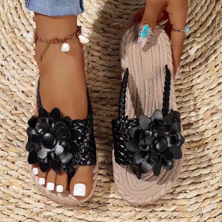 Ladies' heeled sandals adorned with flowers and natural fiber sole Lune London