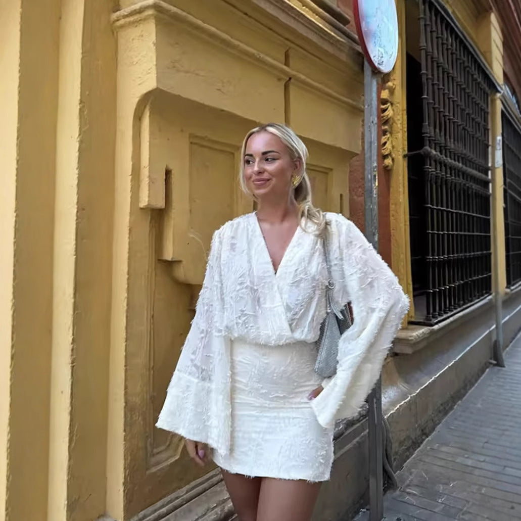 Elegant short dress for women with frayed design and V-neck Lune London