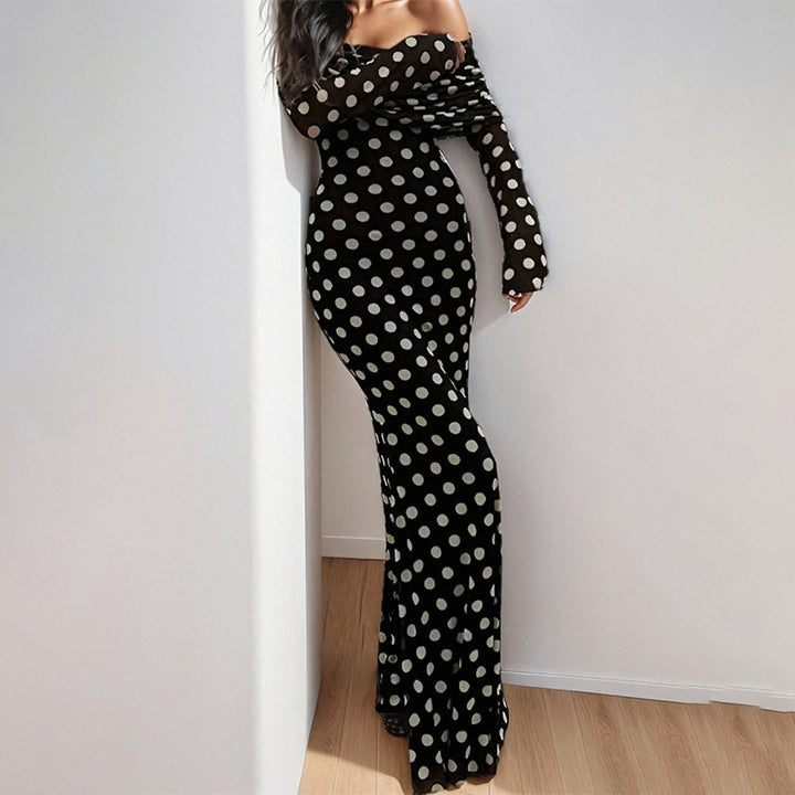Robe maxi élégante pour femmes avec design sans épaules et motif à pois à la mode Chic & Stil