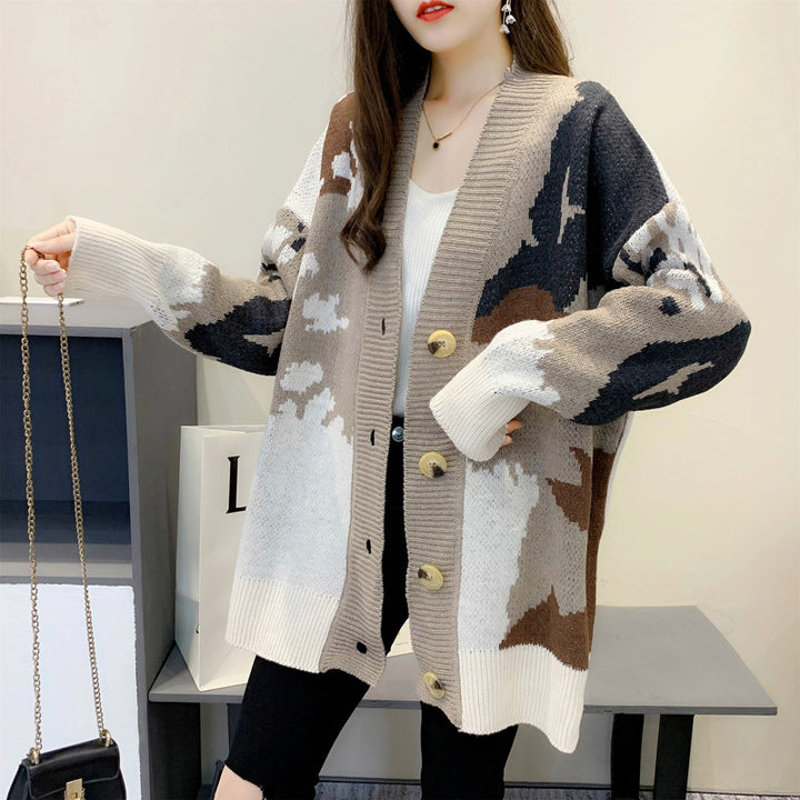 Lune London women's trendy knitted jacket with a striking pattern and golden buttons