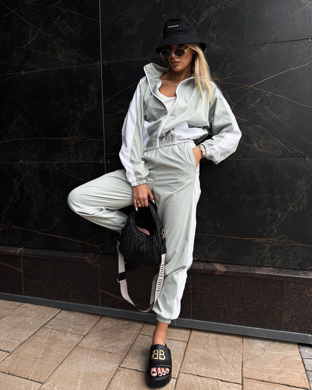 Trendy jumpsuit for women with high collar and elastic waist Lune London