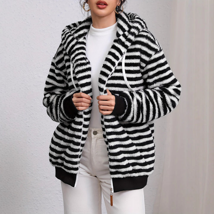 Cardigan Femme Douillet avec Rayures Contrastantes Chic & Stil