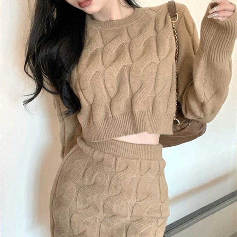 Ensemble en tricot pour femmes avec crop top et mini jupe Chic & Stil