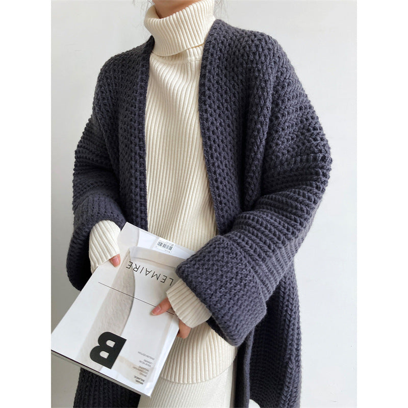 Women chunky knit with practical pockets and trendy embossed pattern Lune London