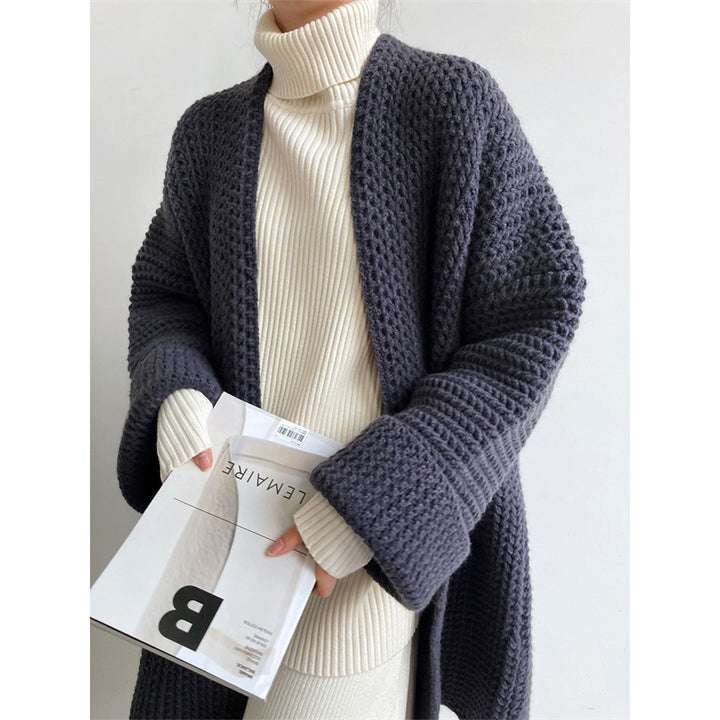 Women chunky knit with practical pockets and trendy embossed pattern Lune London