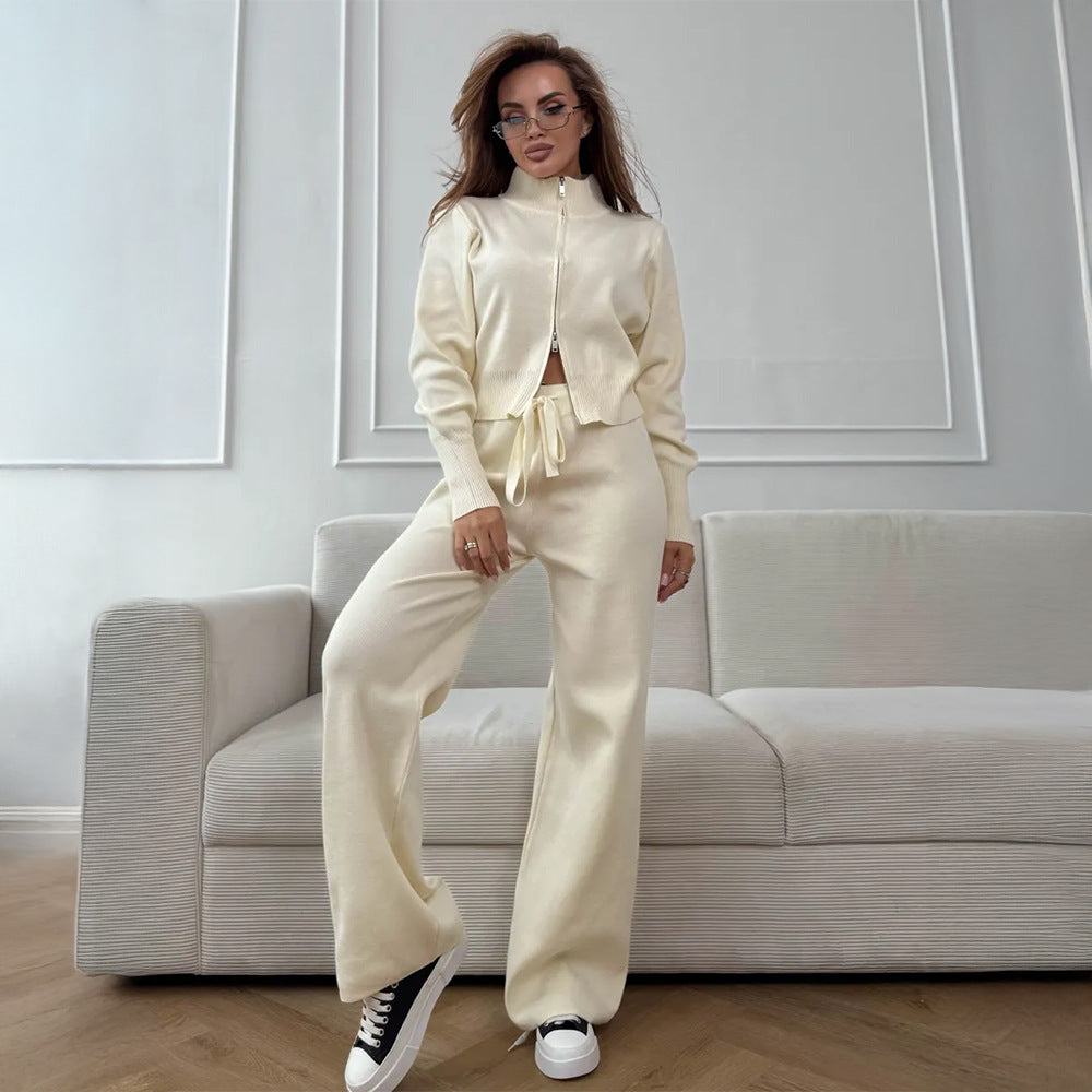 Ensemble de mode féminin tricoté avec col zippé et coupe ample Chic & Stil