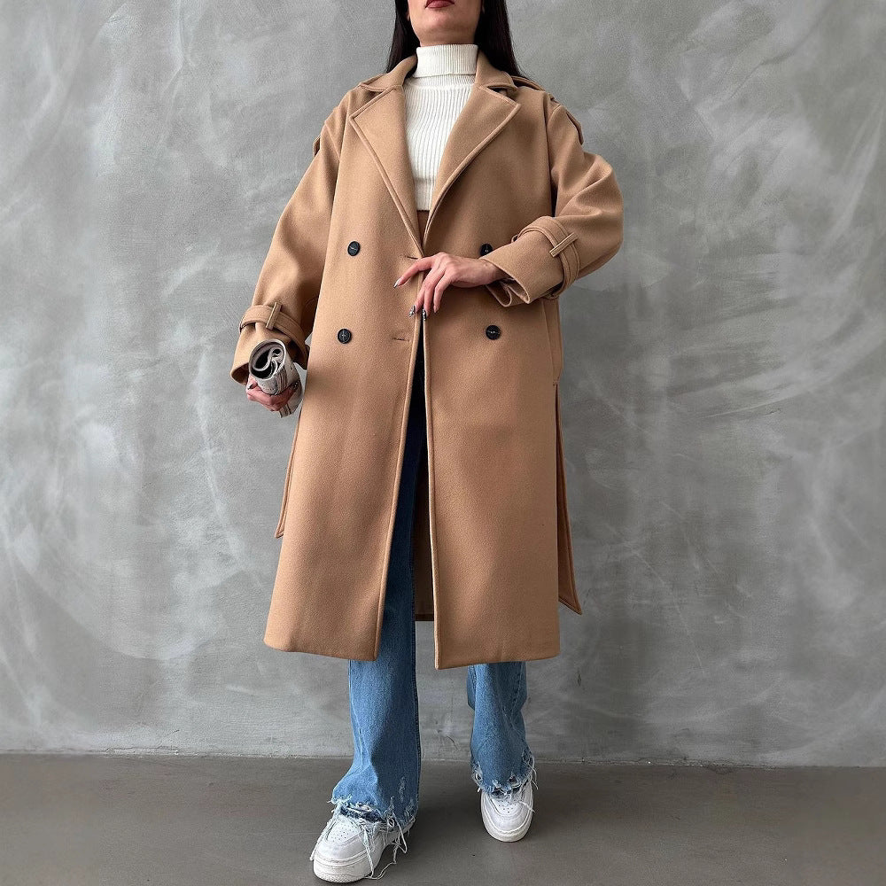 Stylish women's trench coat with elegant details and a double-breasted front closure Lune London