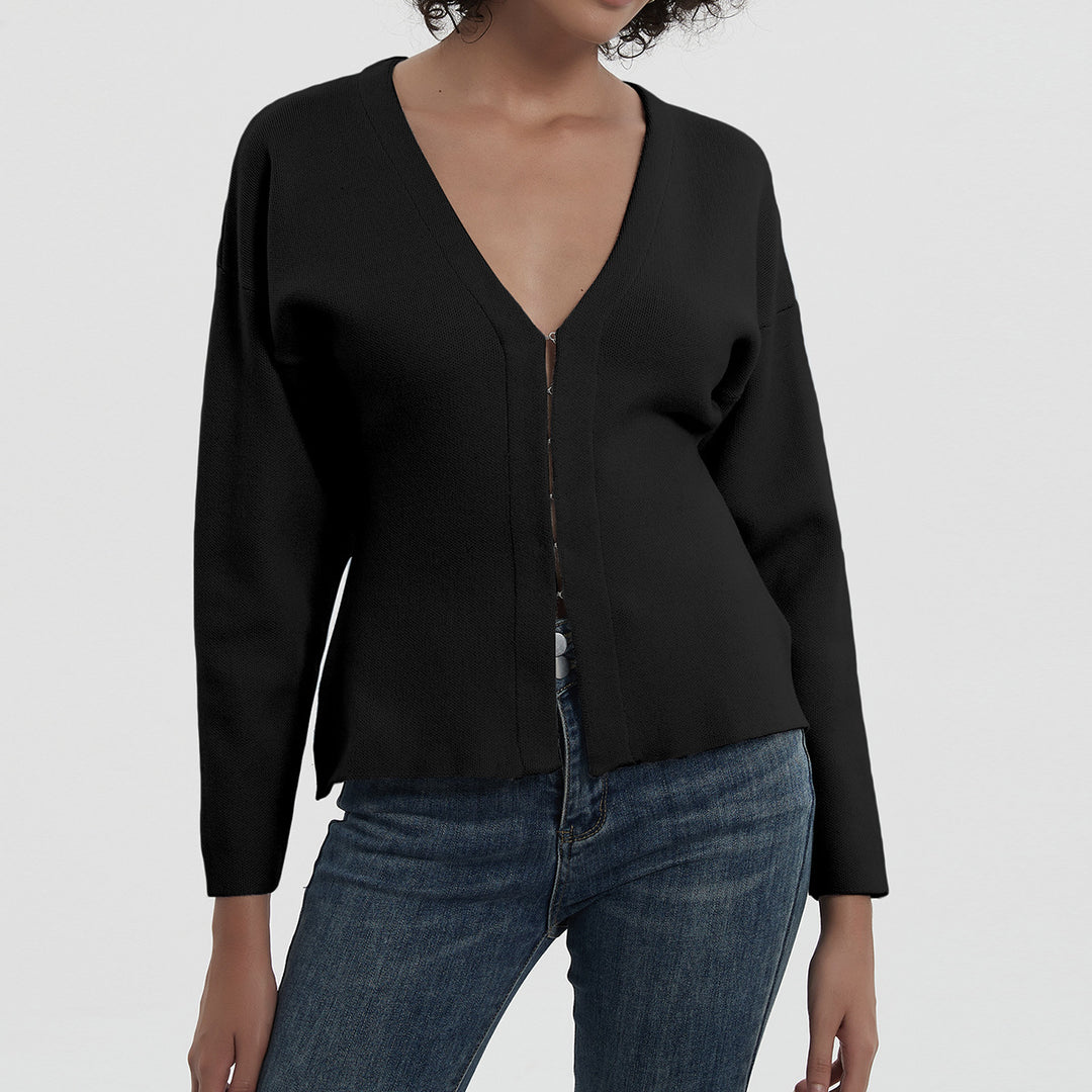 Ladies elegant V-neck cardigan with button closure Lune London