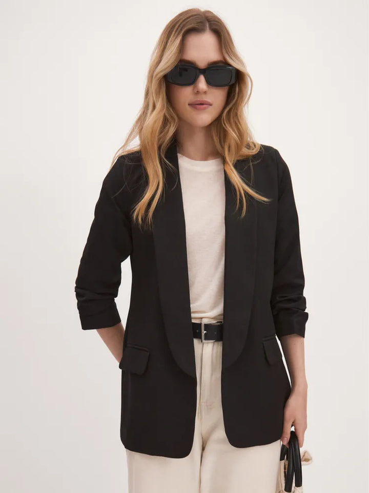 Elegant women's blazer with refined details Lune London