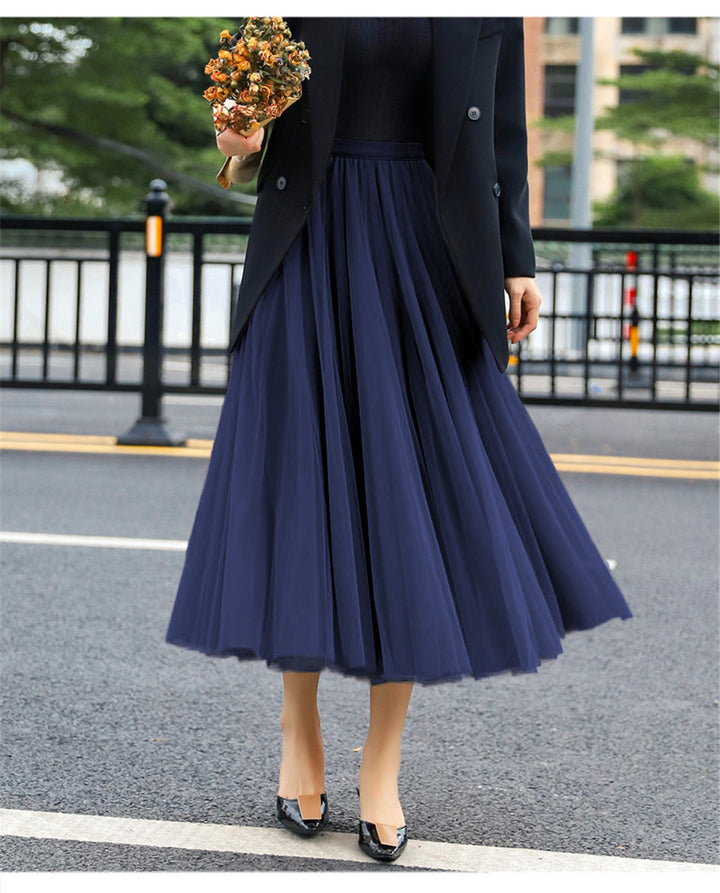 Elegant tulle skirt for women with a flared cut and an elastic waistband Lune London