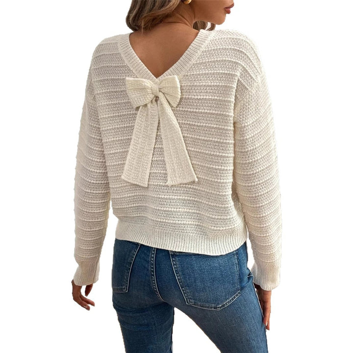 Women’s knit V-neck sweater with decorative bow element Lune London