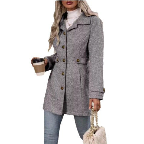 Trench-coat élégant pour femmes avec coupe ajustée et détails de boutons Chic & Stil