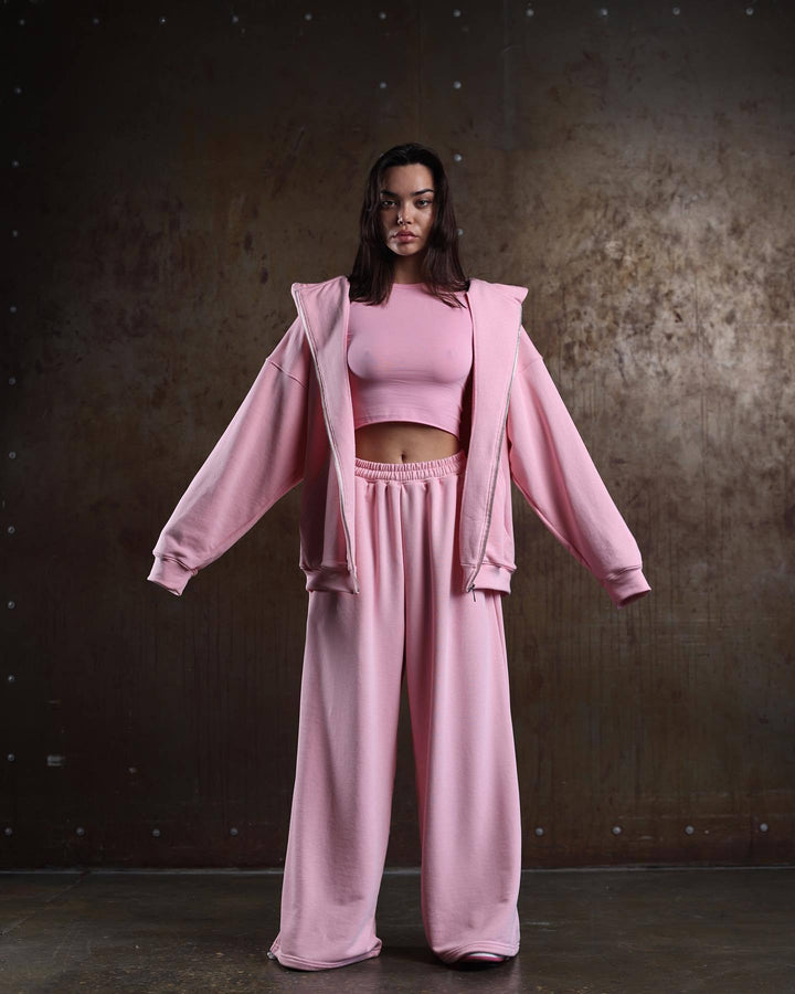 Fashionable women's sports set with oversized jacket and loose fit Lune London