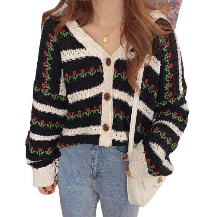 Trendy knitted jacket for ladies with a floral design and wide sleeves Lune London