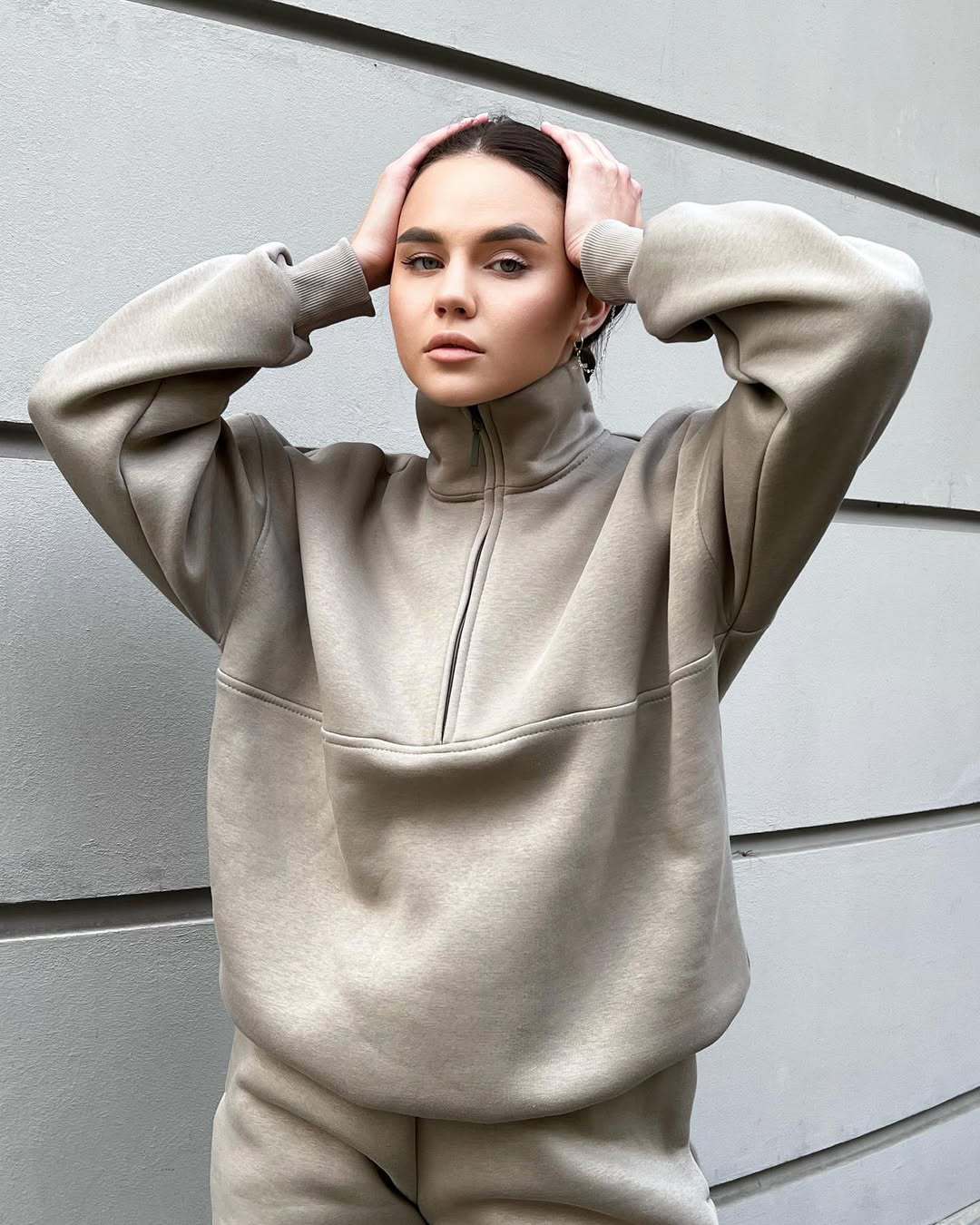 High-performance women's sweatshirt in fleece with high collar and zip Lune London
