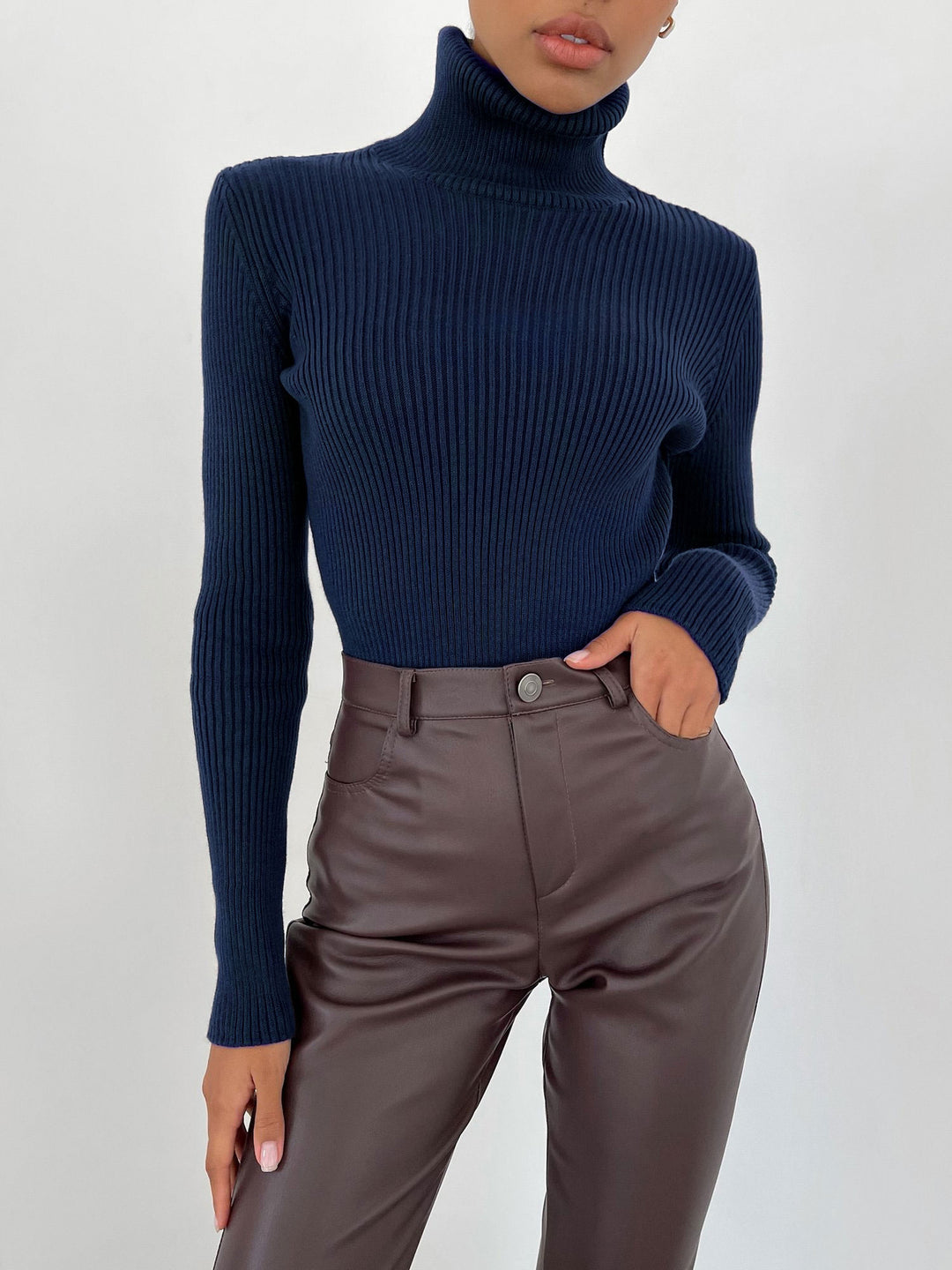 Turtleneck pullover for ladies with a ribbed design and a relaxed fit Lune London