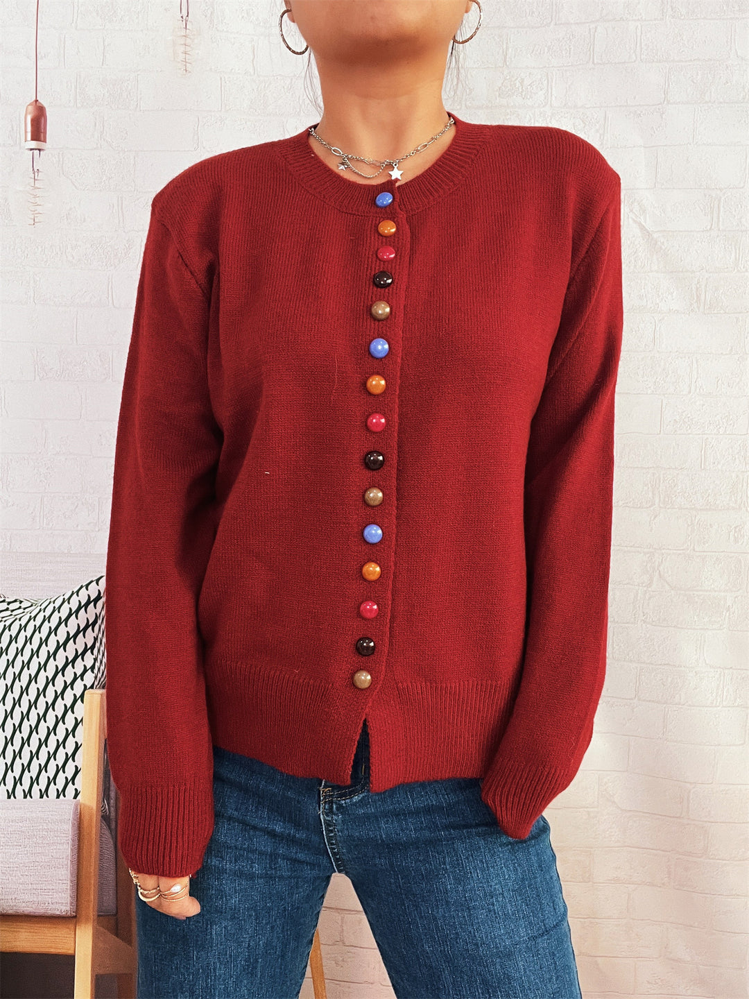 Cardigan pour femmes avec détail de bouton coloré Chic & Stil