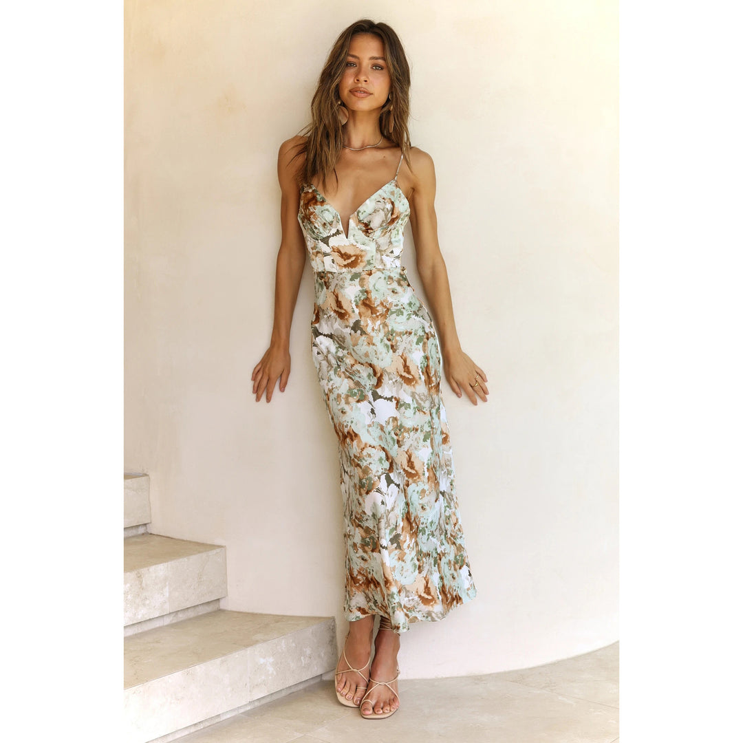 Women's maxi dress with elegant floral design