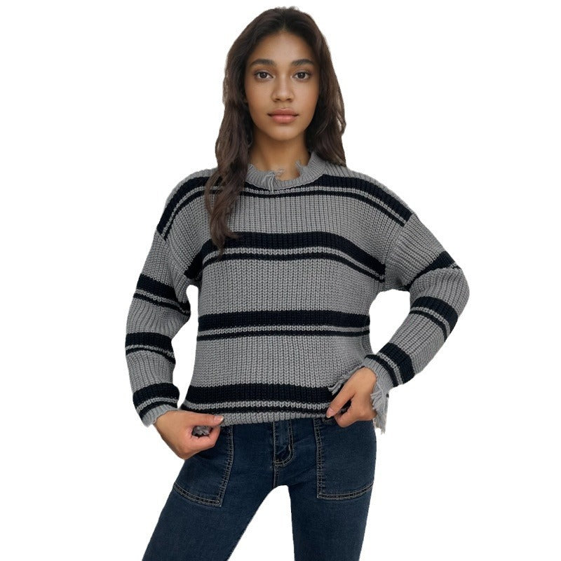Casual knit sweater for women with boho details and fringes Lune London