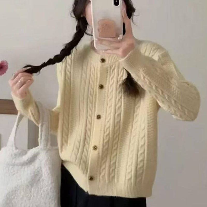 Cardigan élégant pour femmes avec motif en jambes et boutons décoratifs Chic & Stil