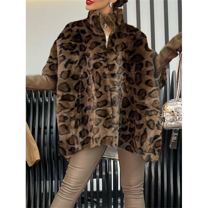 Ladies Elegant Plush Jacket with Leopard Pattern and Chic High Collar