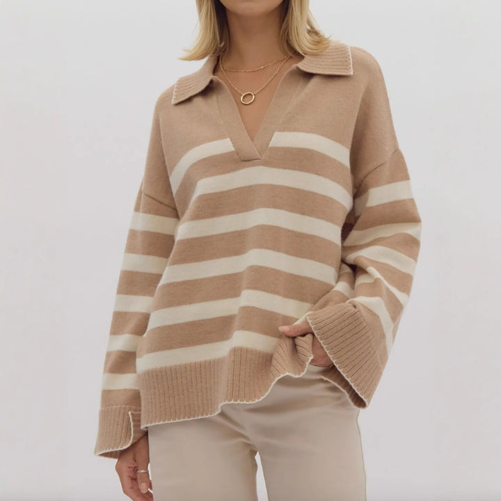 Pull en tricot élégant pour femmes avec décolleté en V et motif à larges rayures Chic & Stil
