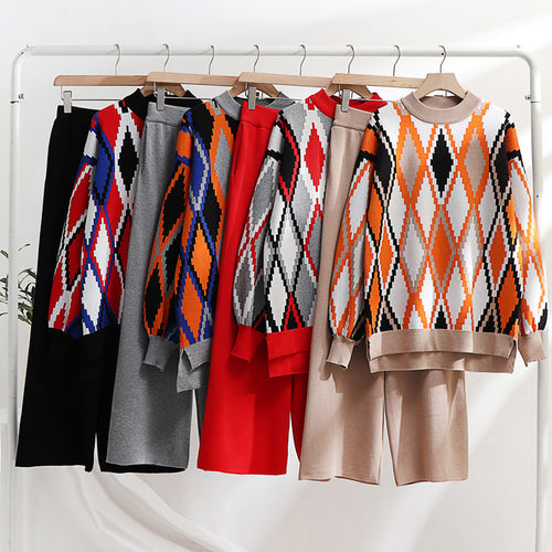 Trendy knit loungewear set for women with geometric pattern and loose fit Lune London