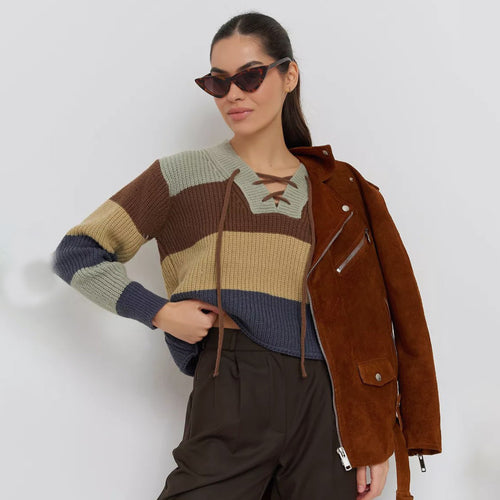 Sweater knit for women with a casual V-neck and a decorative lace detail Lune London