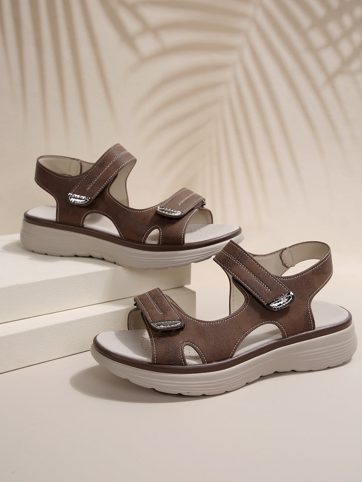 Comfortable anatomical sandals for women with adjustable straps and ergonomic sole Lune London