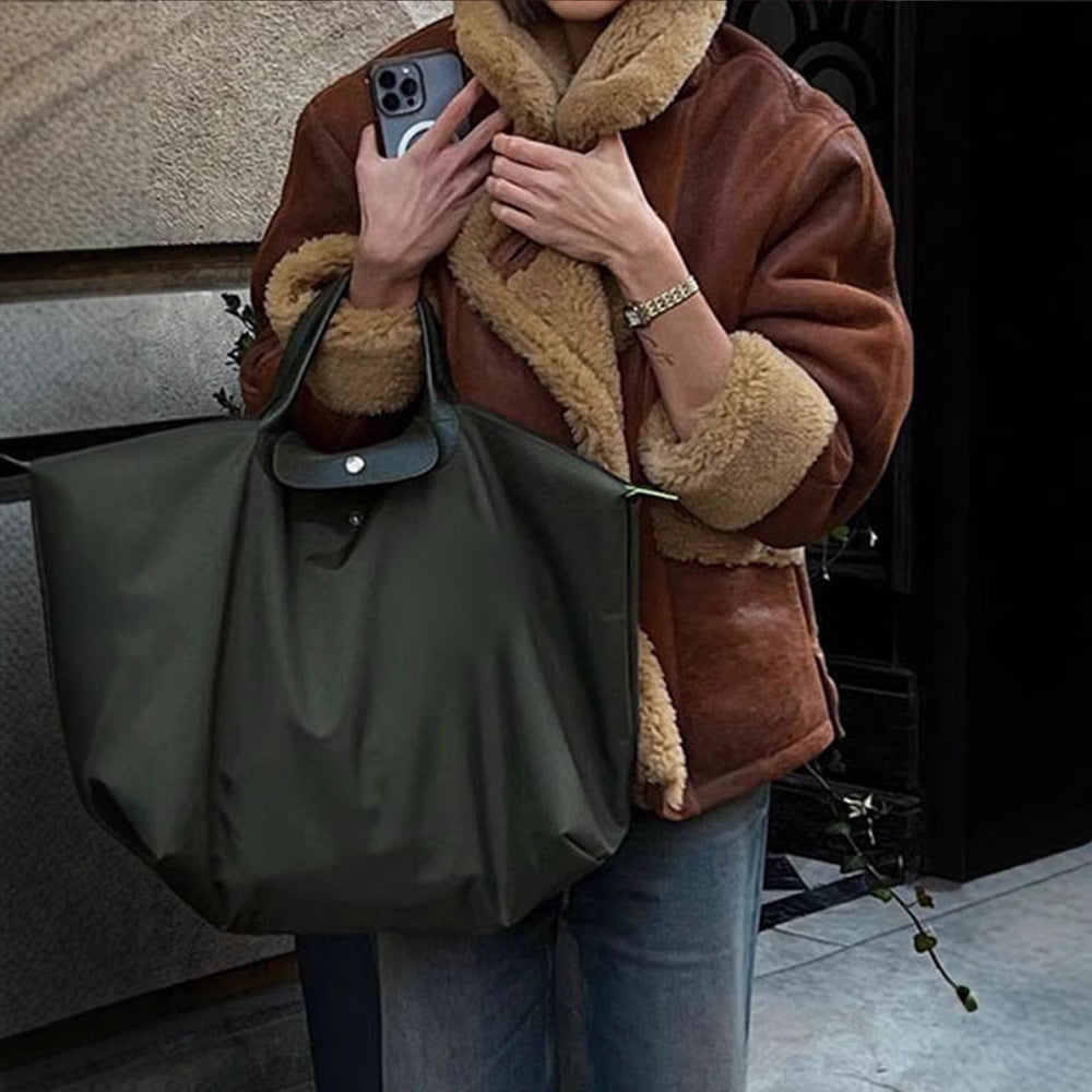 Casual and trendy teddy jacket for women with a large collar and soft interior Lune London