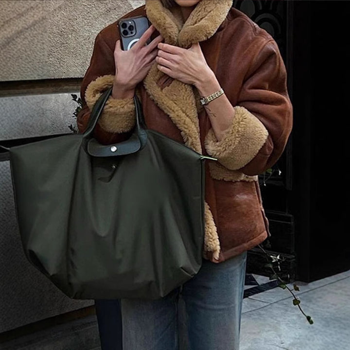 Casual and trendy teddy jacket for women with a large collar and soft interior Lune London