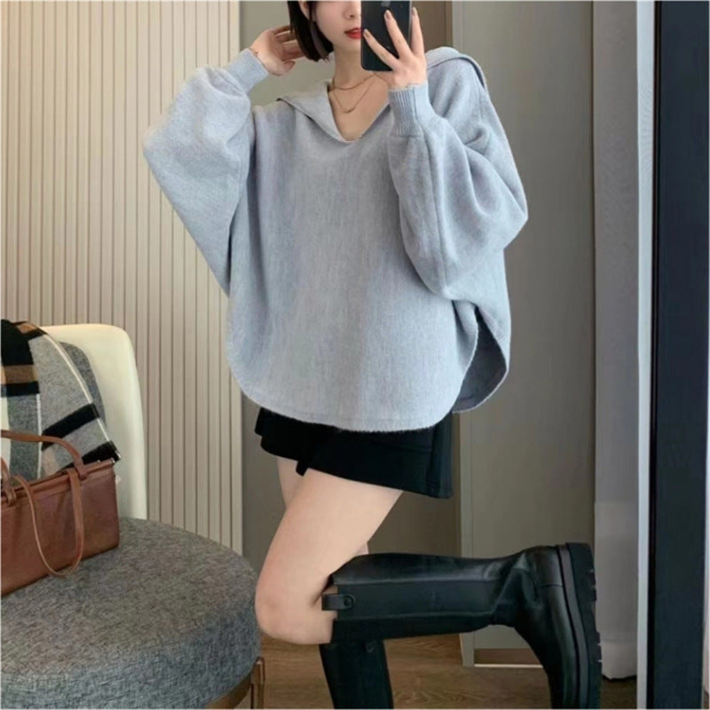 Hoodie féminin à la mode avec des manches volumineuses et une coupe élégante Chic & Stil