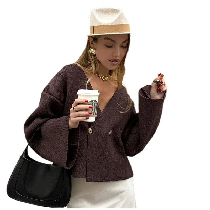 Cardigan féminin tendance avec coupe asymétrique et grands boutons Chic & Stil