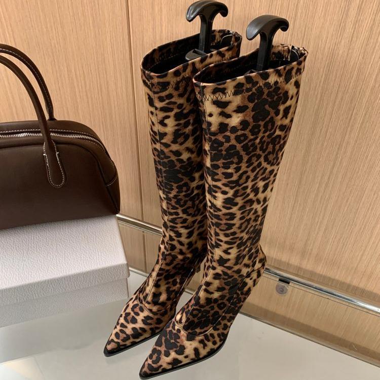 Elegant thigh-high leather boots for women with pointed heel Lune London