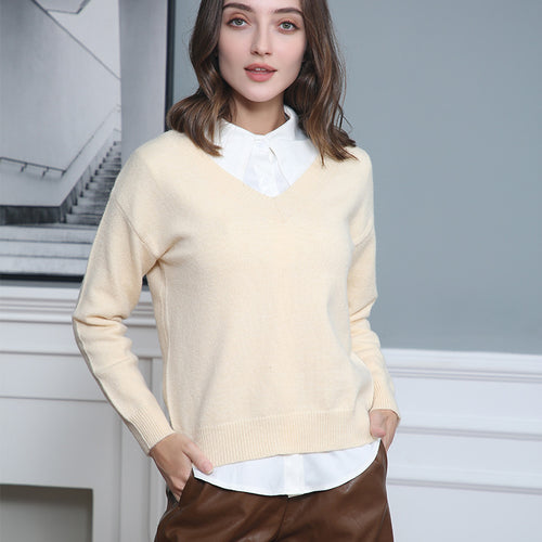 Women elegant V-neck sweater in soft material with drop shoulders Lune London